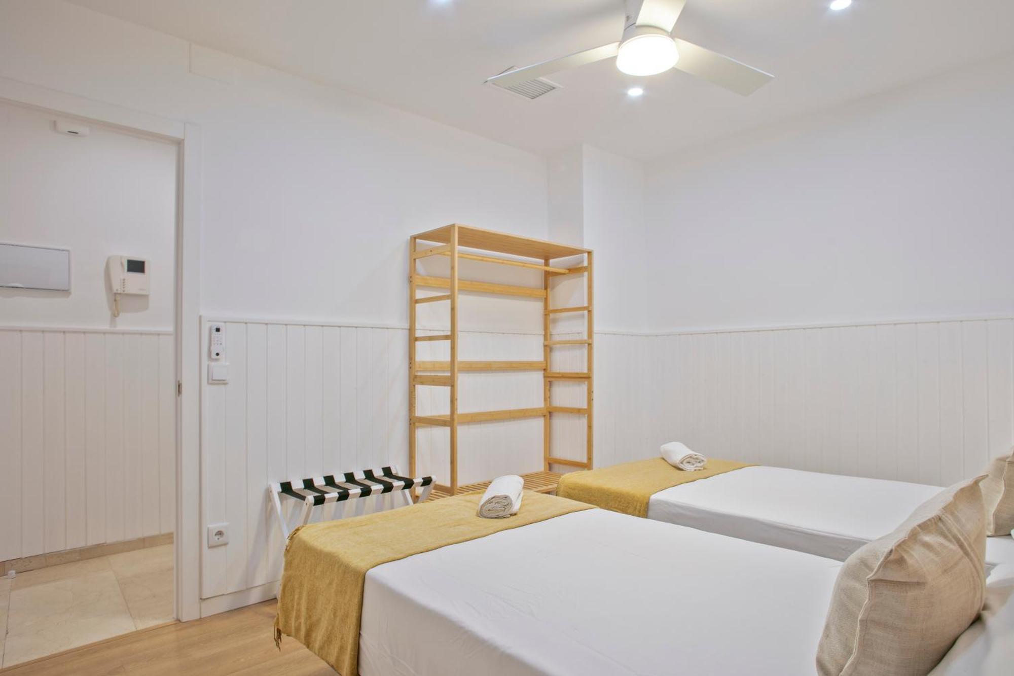 Anton'S Downtown Apartment Barcellona Esterno foto