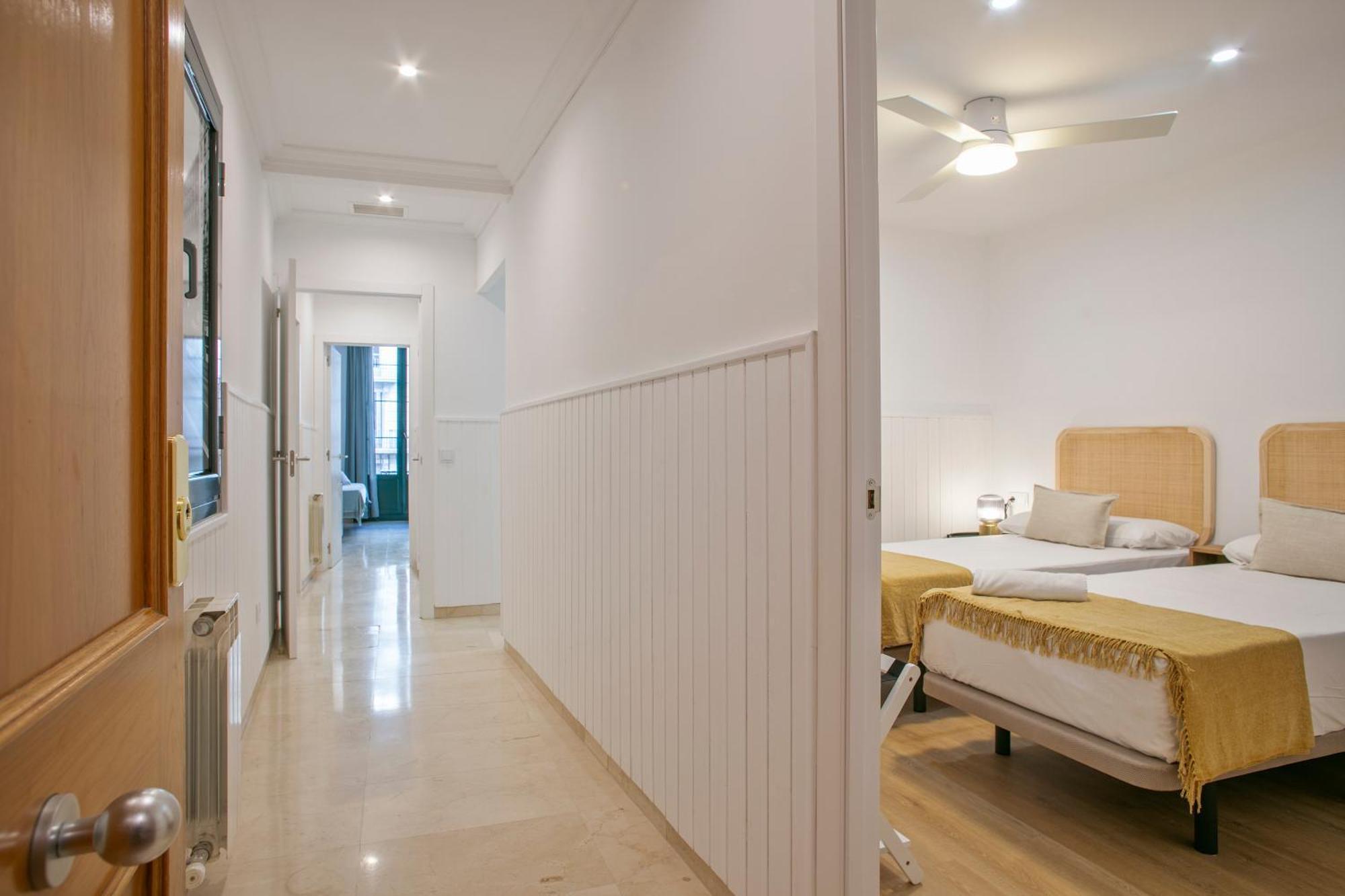Anton'S Downtown Apartment Barcellona Esterno foto